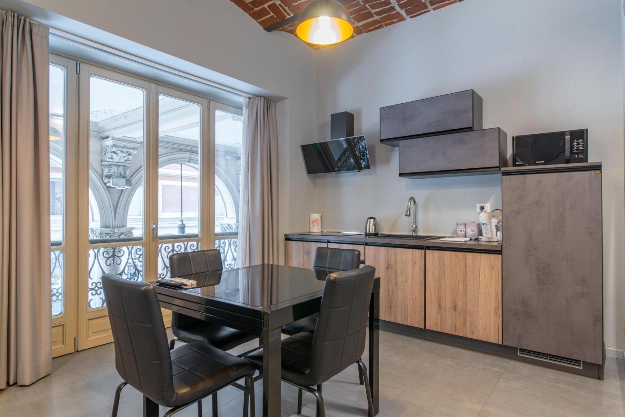Suite & Queen Apartments Турин Екстер'єр фото